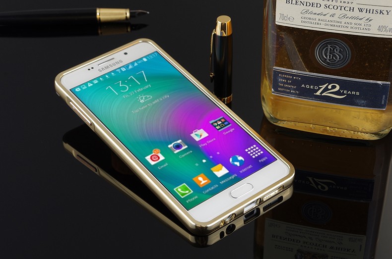 Ốp Viền nhôm mặt gương cho Samsung Galaxy A5 2016 là một sản phẩm có thiết kế vô cùng lịch lãm, sang trọng, Ốp Viền Samsung Galaxy A5 2016 gồm có 2 phần tách rời, bao gồm ốp viền nhôm nguyên khối chắc chắn và 1 tấm lưng sapia tráng gương.