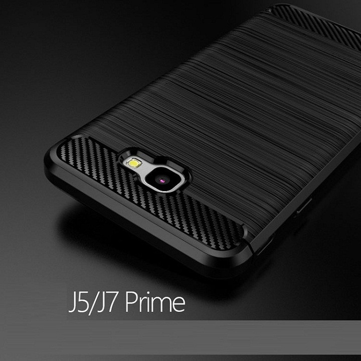 Ốp Lưng Samsung J7 Prime Chống Sốc Hiệu Likgus Cao Cấp được làm bằng chất liệu TPU mền giúp bạn bảo vệ toàn diện mọi góc cạnh của máy rất tốt lớp nhựa này khá mỏng bên ngoài kết hợp thêm bên trên và dưới dạng carbon rất sang trọng.