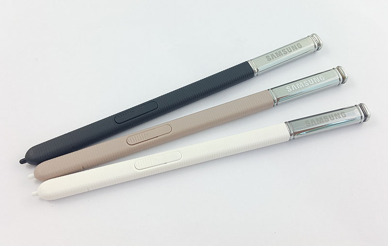 Bút S Pen Samsung Galaxy Note 4 chính hãng hàng theo máy bao gồm đây là loạt sản phẩm bút sản xuất để bán theo dạng phụ kiện nên sẽ không có series dưới chữ china khi chúng ta kèm với điện thoại.