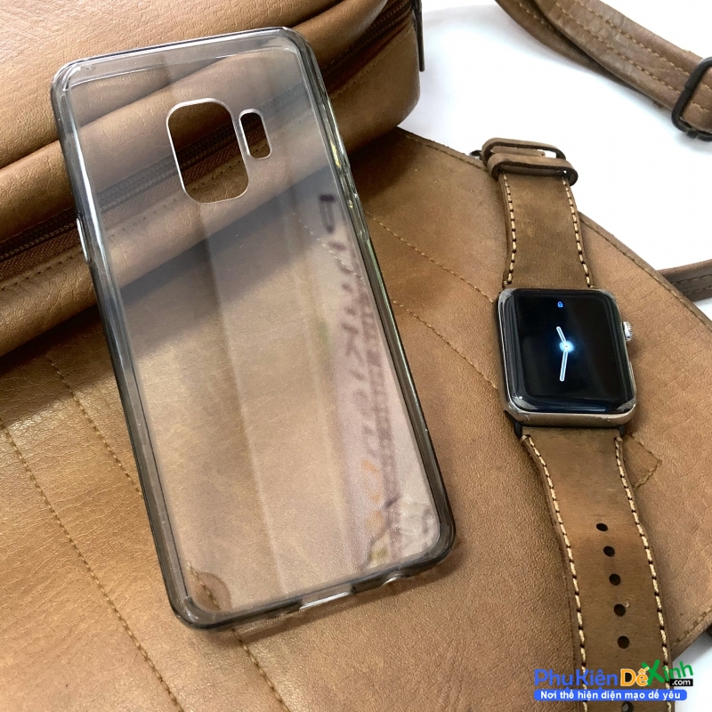 Ốp Lưng Viền Màu Samsung S9 Hiệu Rock Pure Chính Hãng giúp bảo vệ hoàn toàn điện thoại đặc biệt là camera của máy, ngoài ra chiếc ốp lưng còn được thiết kế dưới dạng trong suốt giúp không mất đi vẻ đẹp vốn có của điện thoại.
