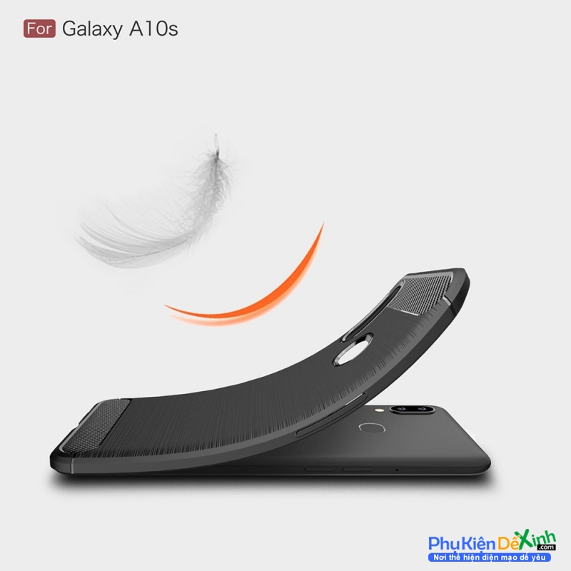 Ốp Lưng Samsung Galaxy A10s Chống Sốc Hiệu Likgus Cao Cấp được làm bằng chất liệu TPU mềm giúp bạn bảo vệ toàn diện mọi góc cạnh của máy rất tốt lớp nhựa này khá mỏng bên ngoài kết hợp thêm bên trên và dưới dạng carbon