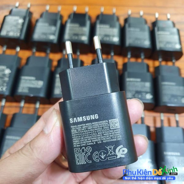 Cốc Củ Sạc Nhanh Samsung Galaxy A70 Chính Hãng được Nhập Tại Hãng Samsung Với Chất Liệu Tốt Đẹp Sang Trọng,cung cấp nguồn điện ổn định cho chiếc dế yêu của bạn.