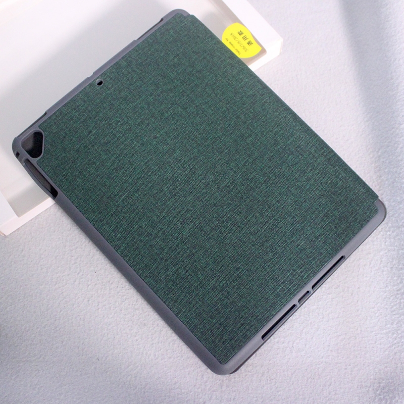 Bao Da iPad Air Hiệu Mutural Design Case Chính Hãng được thiết kế 2 bề mặt vải cùng màu trang trí xung quanh đường viền đen rất chắc chắn, bên trong có lớp đệm thoát nhiệt tốt. 