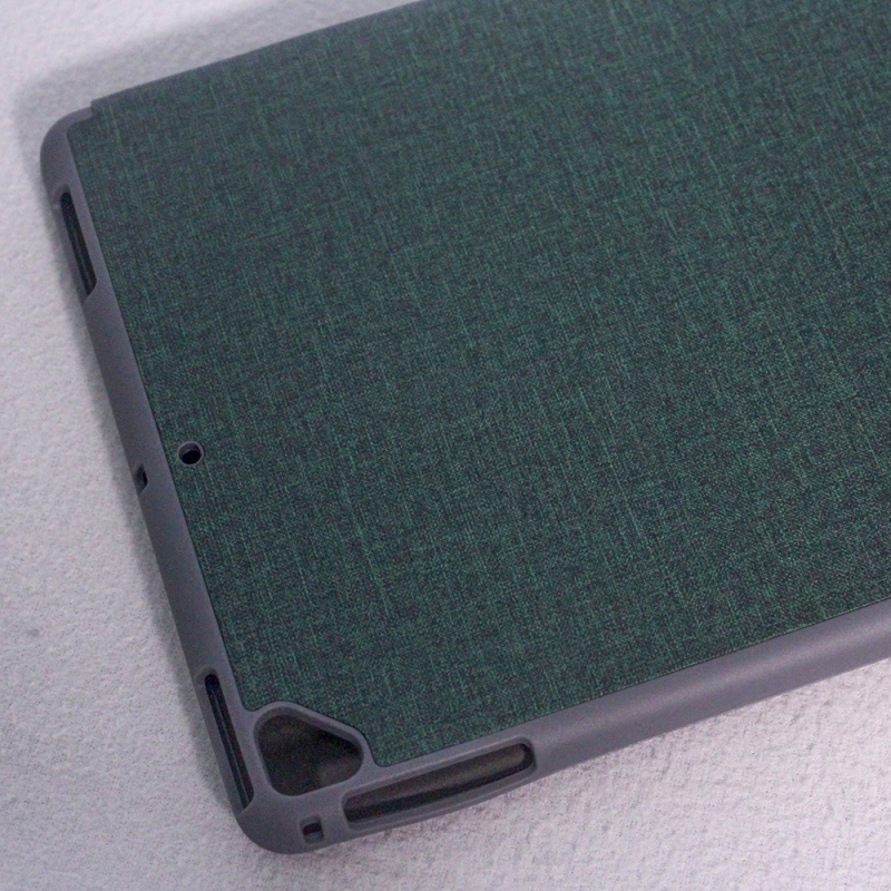 Bao Da iPad Air Hiệu Mutural Design Case Chính Hãng được thiết kế 2 bề mặt vải cùng màu trang trí xung quanh đường viền đen rất chắc chắn, bên trong có lớp đệm thoát nhiệt tốt. 