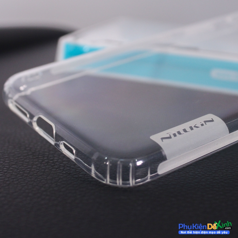 Ốp Lưng iPhone 11 Dẻo trong suốt hiệu Nillkin với diện mạo siêu mỏng, gọn nhẹ sẽ giúp bạn có cảm giác nhẹ dàng khi cầm trên tay, bên cạnh đó việc ôm sát thân máy bảo vệ tuyệt đối các góc cạnh của máy không bị trầy xước, ...