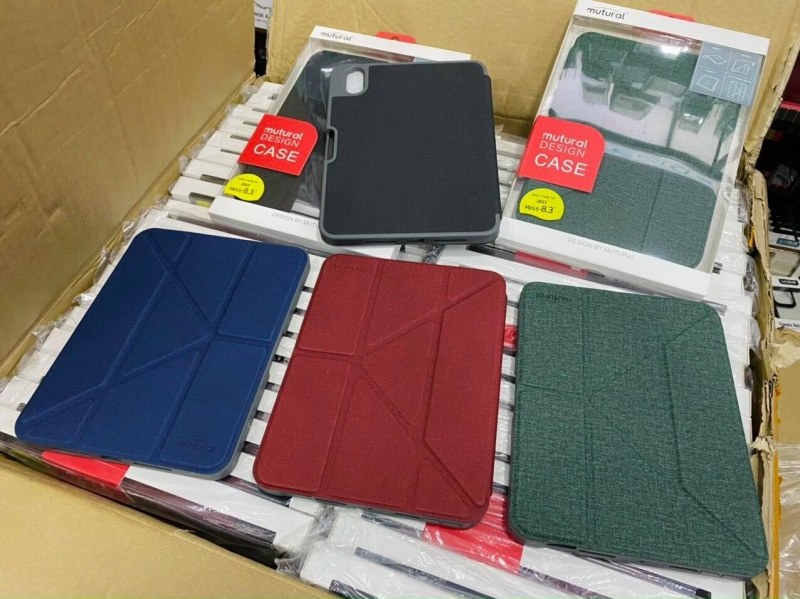 Bao Da iPad Mini 6 2021 Leather Case Hiệu Mutural Chính Hãng Dạng Vải được thiết kế 2 bề mặt da cùng màu trang trí xung quanh đường viền đen rất chắc chắn, bên trong có lớp đệm thoát nhiệt tốt. 