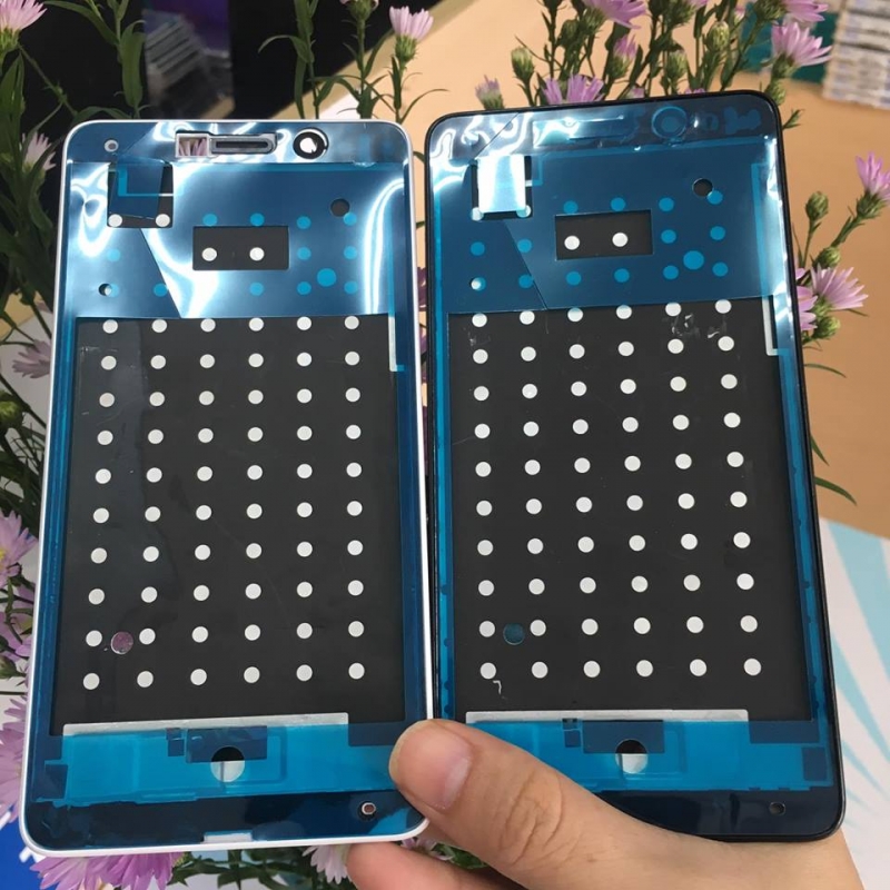 Thay Sườn Màn Hình Huawei GR5 2017 Chính Hãng thay thế cho khách hàng là hàng mới 100%, giống hệt với nắp lưng cũ theo máy, sau khi thay thế xong chiếc điện thoại của bạn sẽ lại trông như ban đầu.