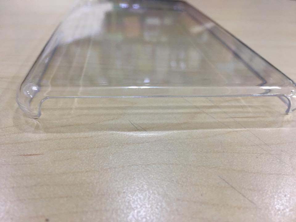 Ốp Lưng kèm tai nghe Lenovo Phab PB1-750 nhựa cứng Trong Suốt là sản phẩm được tráng lớp chống dính lưng nên không bị loang hay dính như chất liệu nhựa thường.