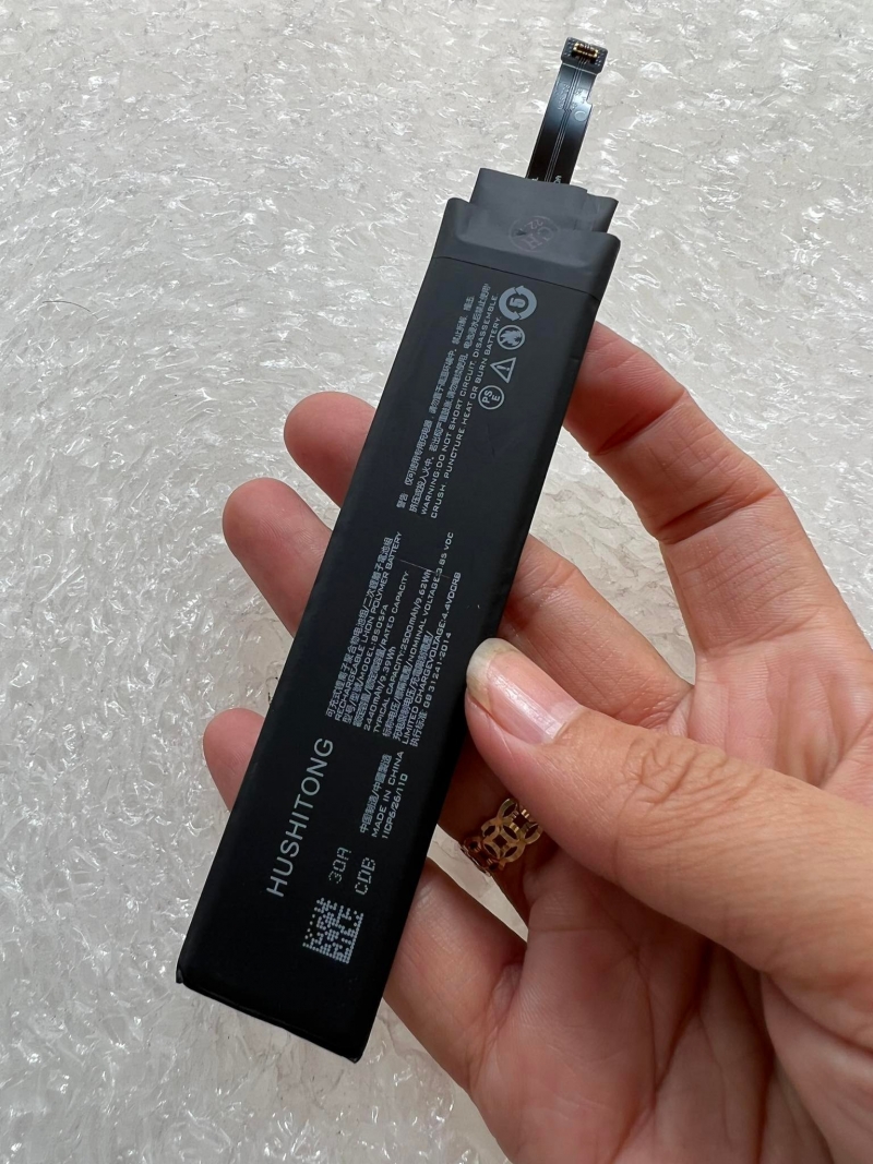 Pin Xiaomi Black Shark 3 Pro BS05FA Chính Hãng Chất Lượng Thay Lấy Liền( Hai Pin) không thể thiếu cho chiếc điện thoại của bạn được sản xuất theo chuẩn Li-ion với dung lượng 4400/4500mAh - 4.45V dùng cho chiếc điện thoại 