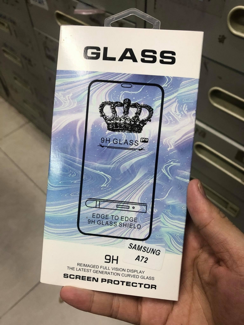 Miếng Kính Cường Lực Full Samsung Galaxy A72 Hiệu Glass ôm sát vào màn hình máy bao gồm cả phần viền màn hình, bám sát tỉ mỉ từng chi tiết nhỏ