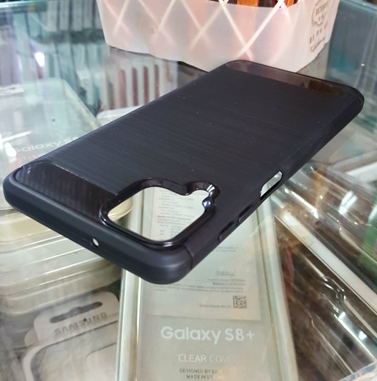 Ốp Lưng Samsung Galaxy A12 Chống Sốc Giá Rẻ là ốp silicon mềm, có độ đàn hồi tốt khả năng chống sốc cao thiết kế sang trọng