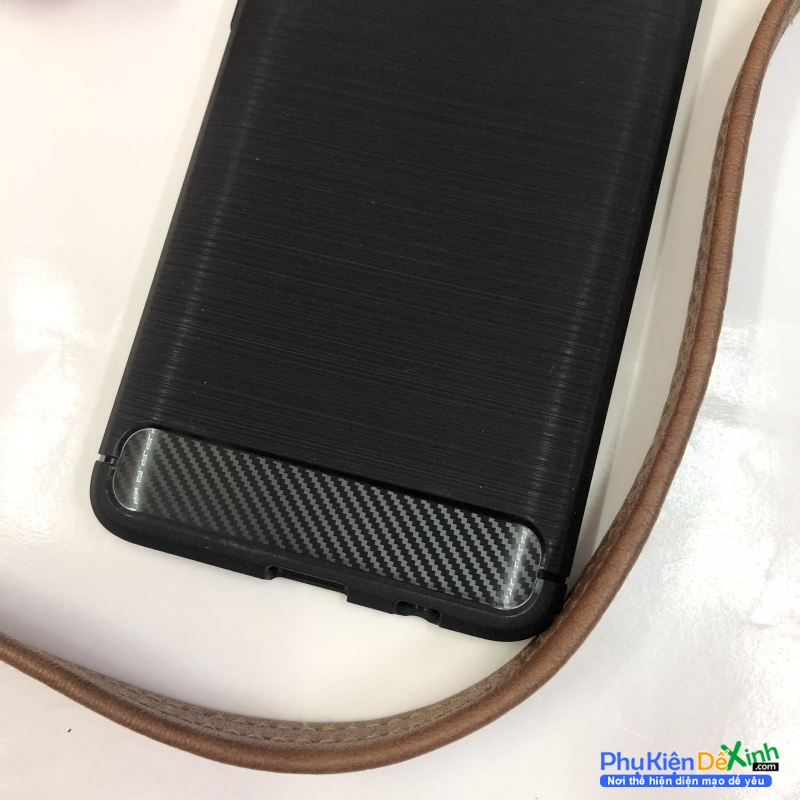 Ốp Lưng Samsung Galaxy A51 Chống Sốc Carbon Hiệu Likgus Amor được làm bằng chất liệu TPU mềm giúp bạn bảo vệ toàn diện mọi góc cạnh của máy rất tốt lớp nhựa này khá mỏng bên ngoài kết hợp thêm bên trên và dưới dạng carbon