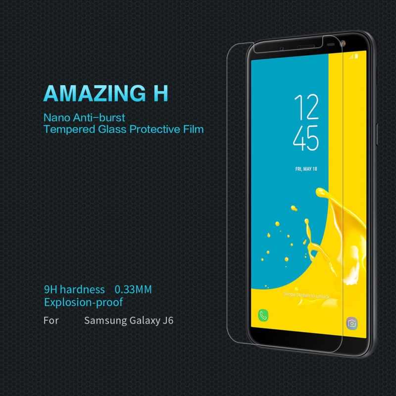 Miếng Dán Kính Cường Lực Samsung Galaxy J6 2018 Hiệu Nillkin 9H có khả năng chống dầu, hạn chế bám vân tay cảm giác lướt cũng nhẹ nhàng hơn.